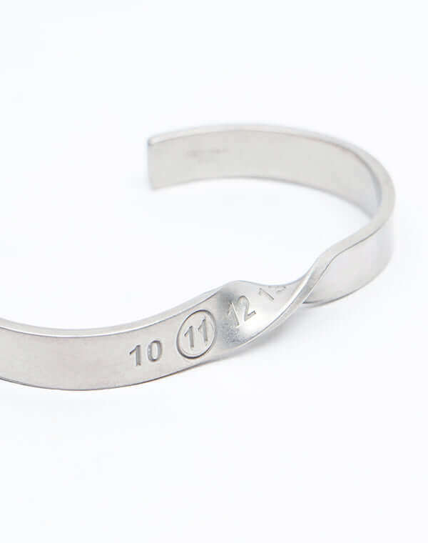 Maison Margiela メゾンマルジェラ｜TWIST NUMERI CUFF SM1UY0045｜GEA