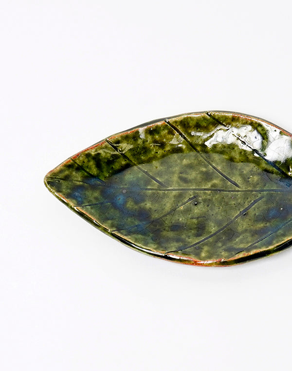 織部 木ノ葉 小皿 土をスライス状に切って成形した葉っぱの形のお皿