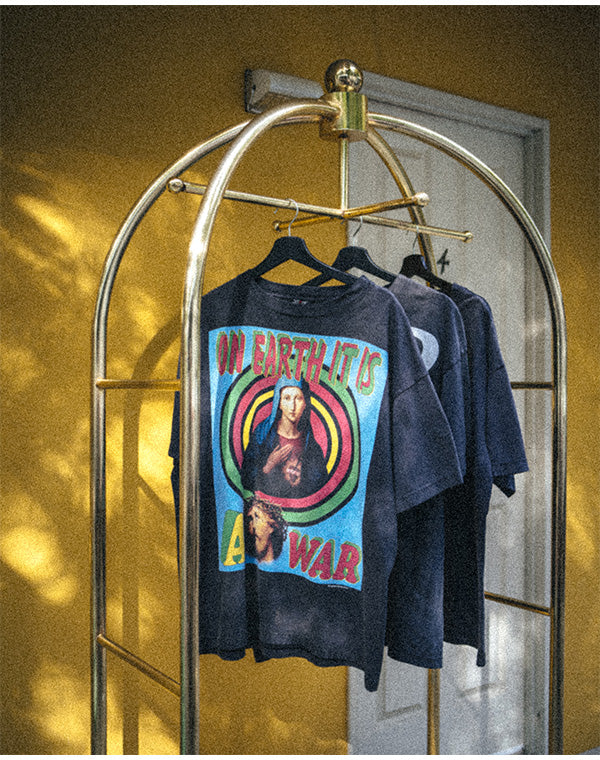 
                  
                    Load image into Gallery viewer, SS TEE/ON EARTH/BLACK / 304231241002
                  
                