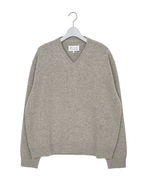 
                  
                    Load image into Gallery viewer, V NECK SWEATER / 301239242002
                  
                