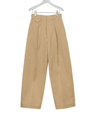 
                  
                    Load image into Gallery viewer, WASHED FINX CHINO ONE-TUCK PANTS / 315178251001
                  
                