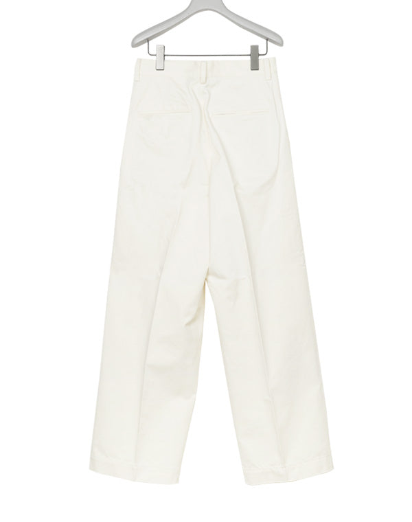 
                  
                    Load image into Gallery viewer, WASHED FINX CHINO ONE-TUCK PANTS / 315178251001
                  
                