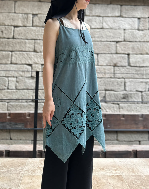 
                  
                    Load image into Gallery viewer, Sylvia-cami corduroy / 303817252003
                  
                