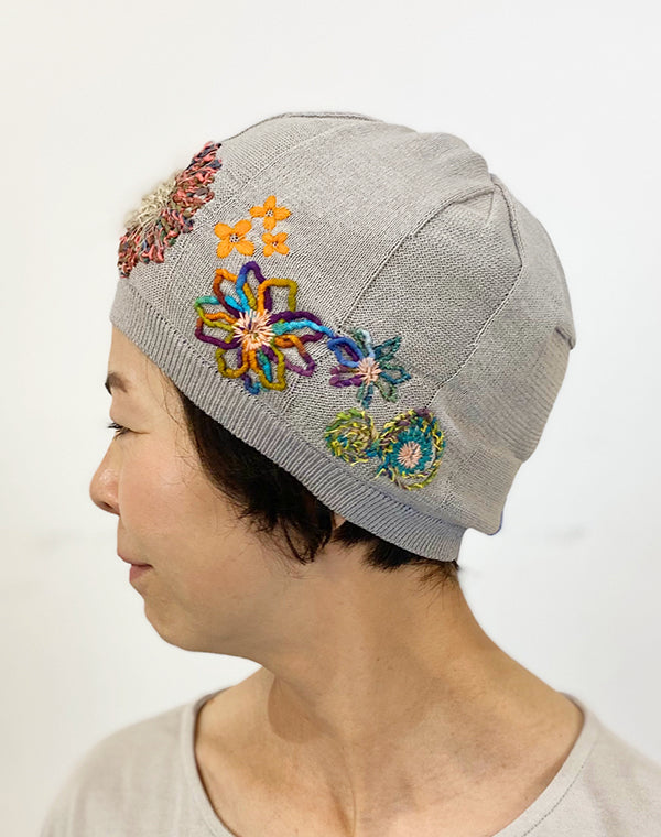 
                  
                    Load image into Gallery viewer, 窓辺の花刺繍ニット帽 / BCH01016WA
                  
                
