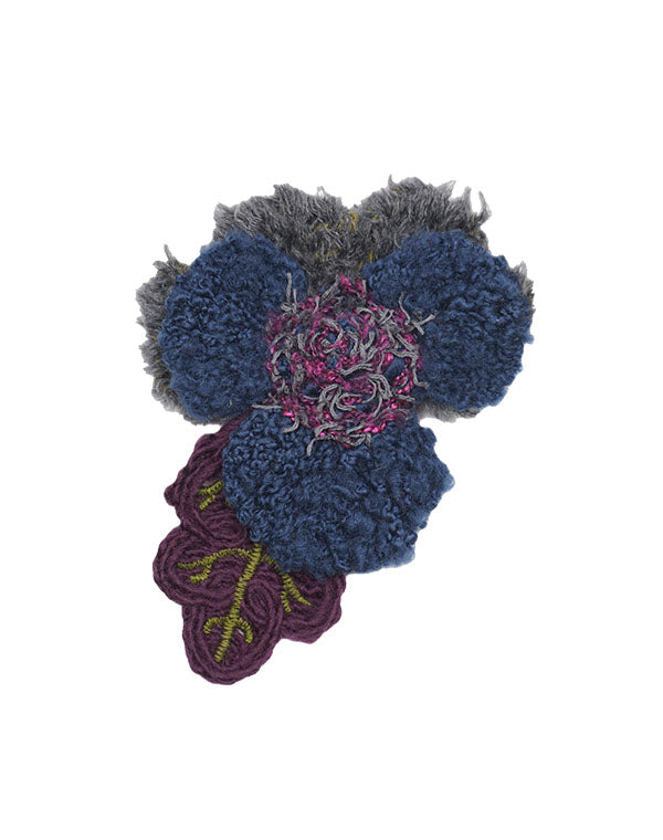 
                  
                    Load image into Gallery viewer, 花々刺繍コサージュ / BEA01458WA
                  
                