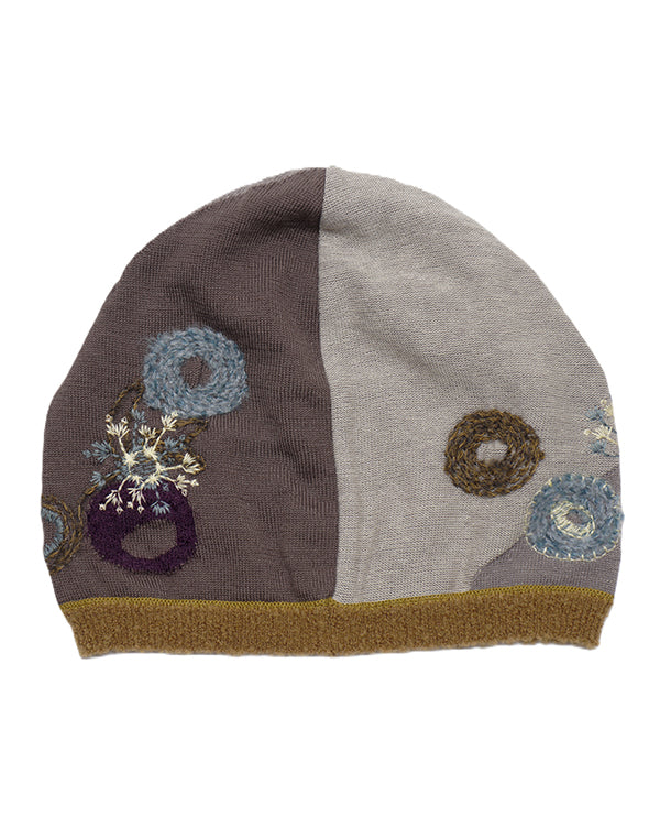 
                  
                    Load image into Gallery viewer, 野花柄刺繍入りニット帽 / BEA07410WA
                  
                