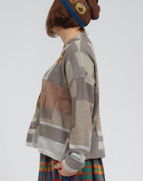 
                  
                    Load image into Gallery viewer, パラレルプレーティング刺繡入りプルオーバー / BEA07437WA
                  
                