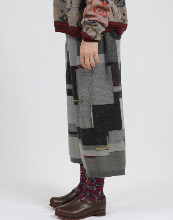 
                  
                    Load image into Gallery viewer, パラレルプレーティングニットパンツ / BEA07440WA
                  
                