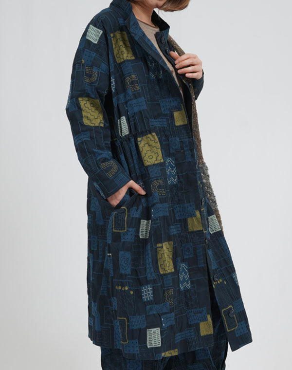 
                  
                    Load image into Gallery viewer, 刺し子柄ストレッチロングコート / BEA07457WA
                  
                