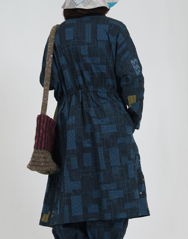 
                  
                    Load image into Gallery viewer, 刺し子柄ストレッチロングコート / BEA07457WA
                  
                