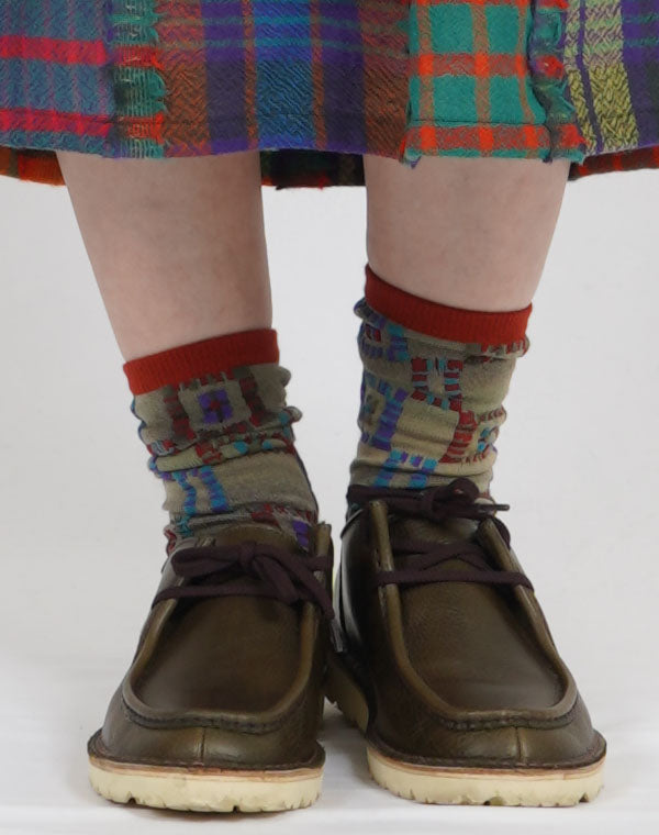 
                  
                    Load image into Gallery viewer, タイル柄ミドルゲージソックス / BEA07483WA
                  
                