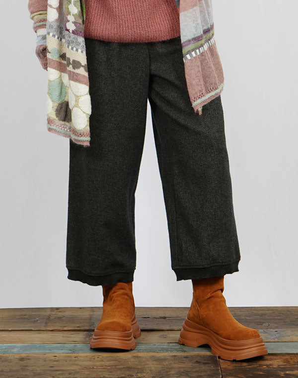 
                  
                    Load image into Gallery viewer, ニットヘムワイドパンツ / BEF01679WA
                  
                