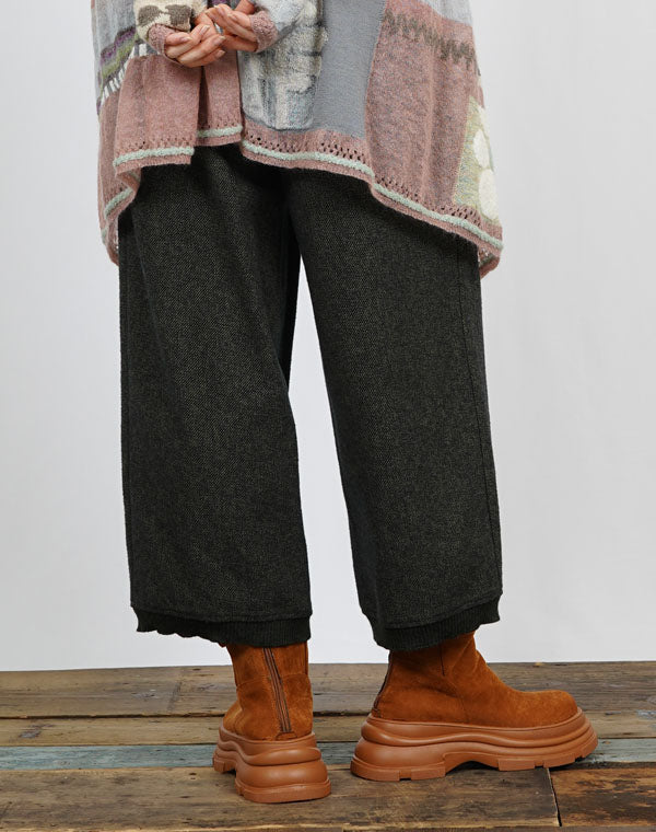 
                  
                    Load image into Gallery viewer, ニットヘムワイドパンツ / BEF01679WA
                  
                