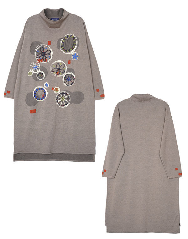 
                  
                    Load image into Gallery viewer, フラワープレート刺繍入りロングチュニック / BEF07612WA
                  
                