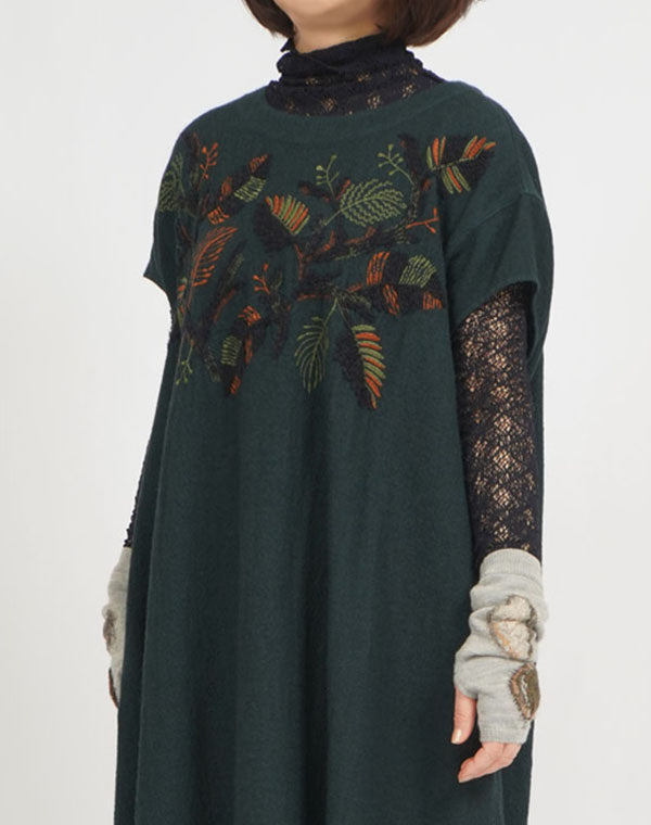 
                  
                    Load image into Gallery viewer, 製品染めリーフ柄刺繍入りキャップスリーブワンピース / BEF07658WA
                  
                