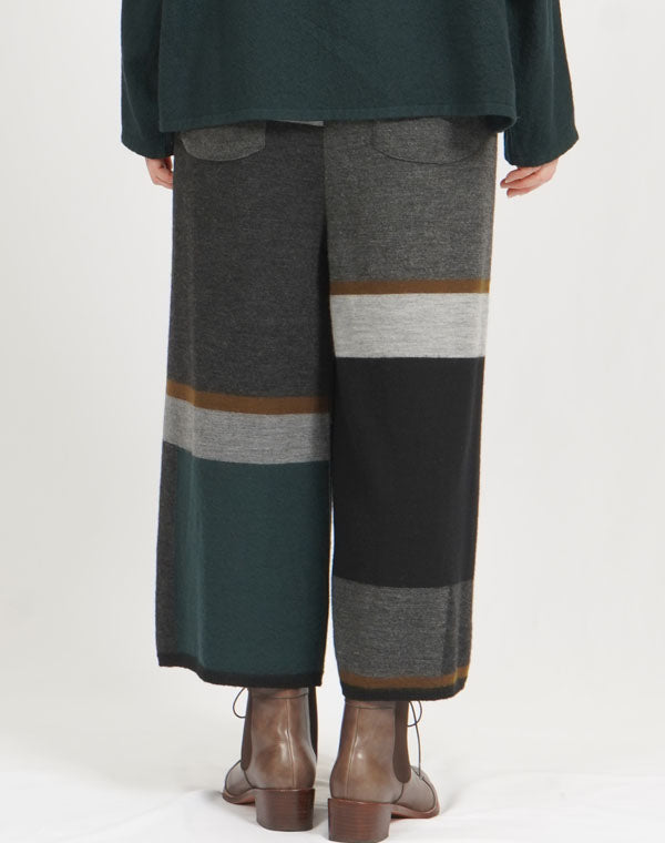 
                  
                    Load image into Gallery viewer, 圧縮ウールニットパンツ / BEF07635WA
                  
                