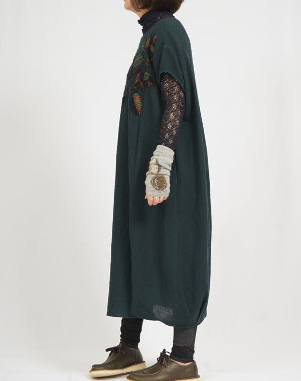 
                  
                    Load image into Gallery viewer, 製品染めリーフ柄刺繍入りキャップスリーブワンピース / BEF07658WA
                  
                