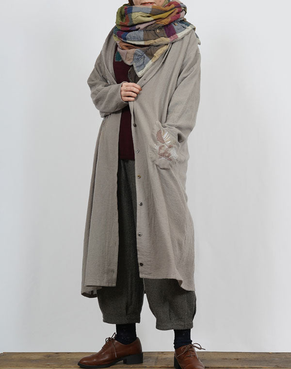 
                  
                    Load image into Gallery viewer, 製品染めリーフ柄刺繍入りシャツワンピース / BEF07660WA
                  
                