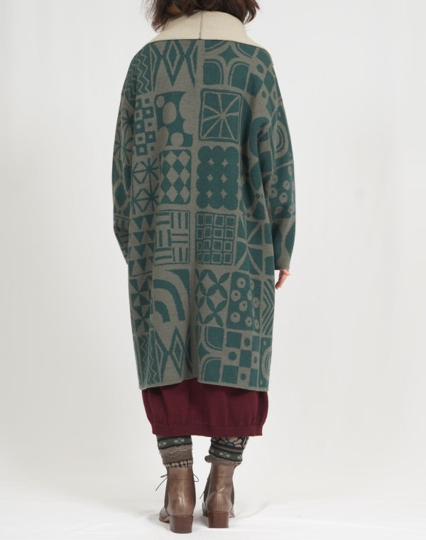 
                  
                    Load image into Gallery viewer, 幾何学タイル柄リバーシブルロングコート / BEF07642WA
                  
                