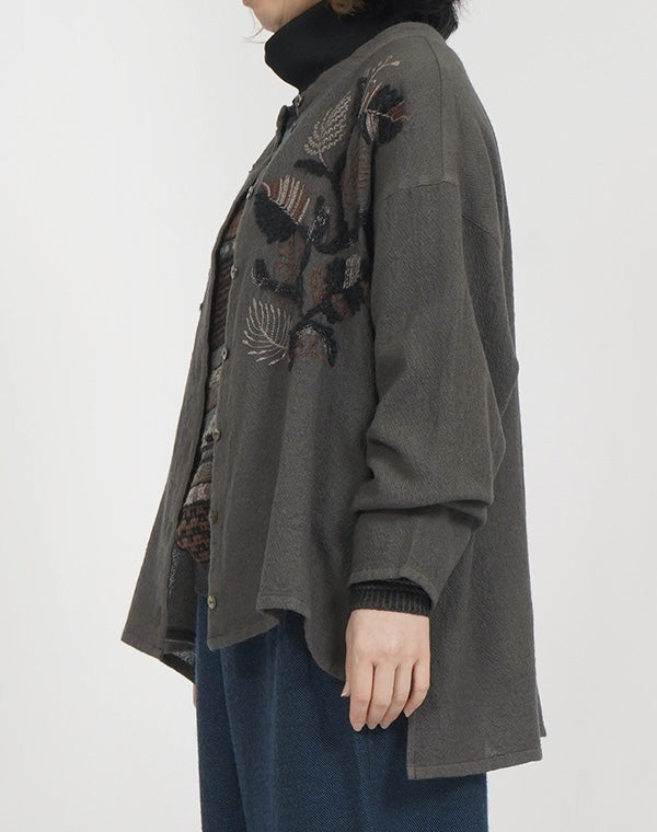 
                  
                    Load image into Gallery viewer, 製品染めリーフ柄刺繍入りシャツ / BEF07659WA
                  
                