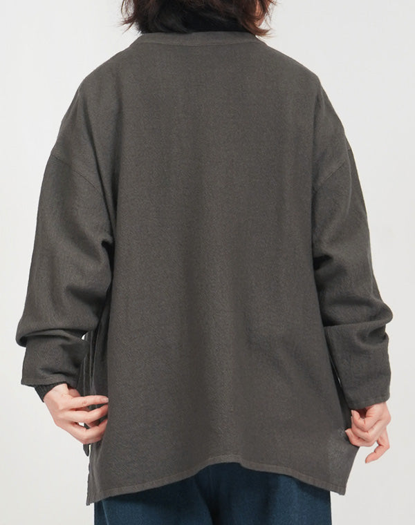 
                  
                    Load image into Gallery viewer, 製品染めリーフ柄刺繍入りシャツ / BEF07659WA
                  
                