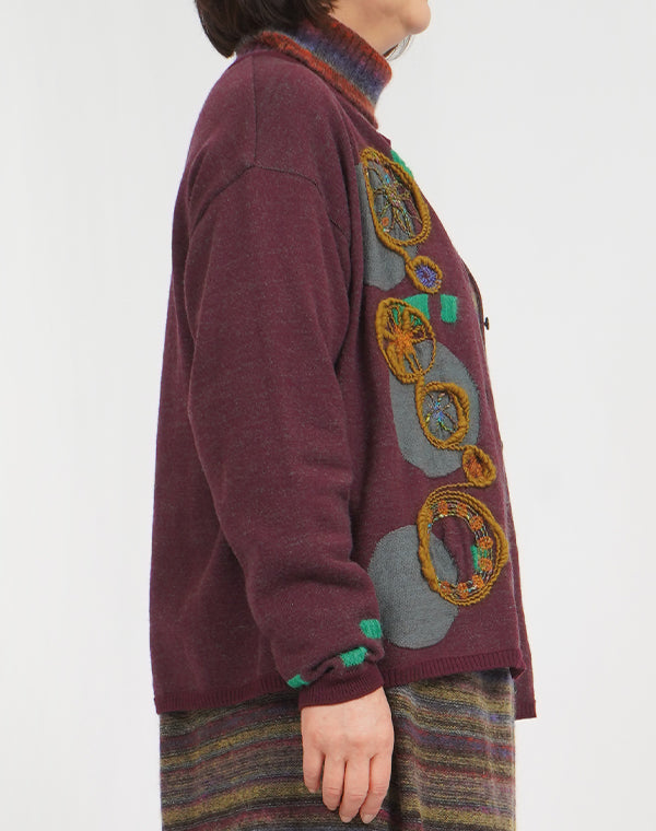 
                  
                    Load image into Gallery viewer, フラワープレート刺繍入りカーディガン / BEF07613WA
                  
                