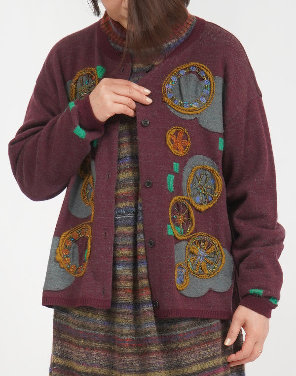 
                  
                    Load image into Gallery viewer, フラワープレート刺繍入りカーディガン / BEF07613WA
                  
                