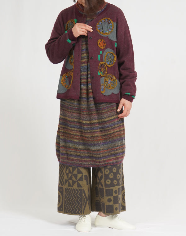 
                  
                    Load image into Gallery viewer, フラワープレート刺繍入りカーディガン / BEF07613WA
                  
                