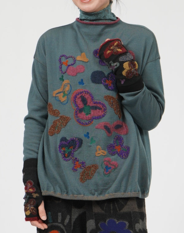 
                  
                    Load image into Gallery viewer, クローバー刺繍バルーンプルオーバー / BEF01611WA
                  
                