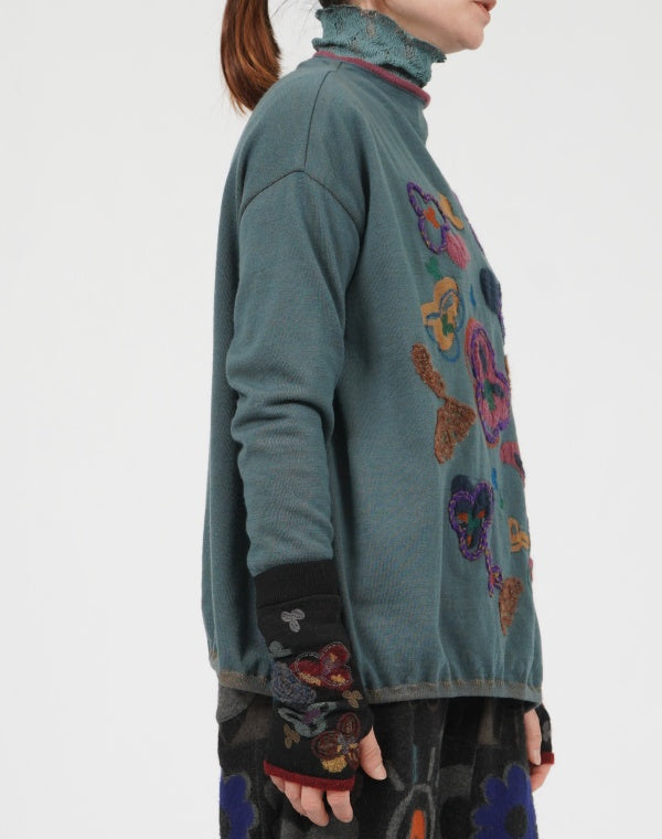 
                  
                    Load image into Gallery viewer, クローバー刺繍バルーンプルオーバー / BEF01611WA
                  
                