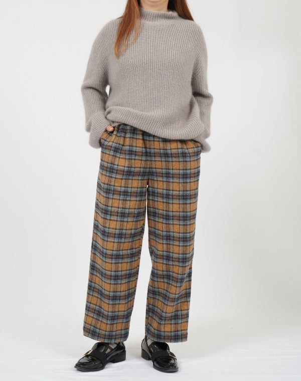 
                  
                    Load image into Gallery viewer, コットンチェックテーパードパンツ / BEF01680WA
                  
                