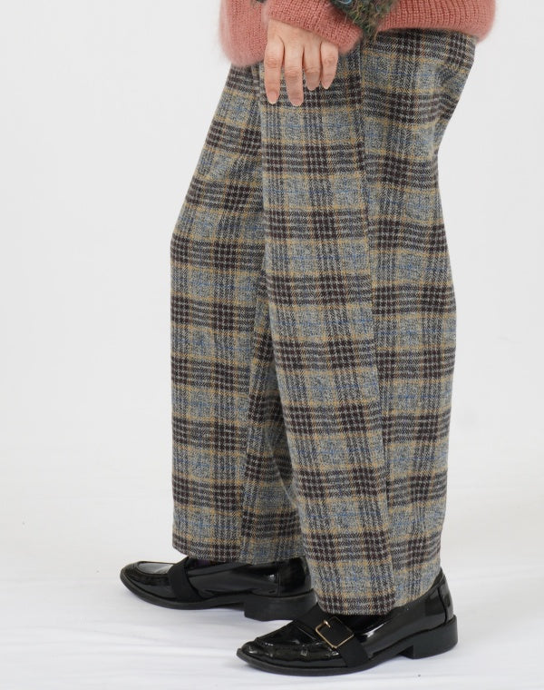 
                  
                    Load image into Gallery viewer, コットンチェックテーパードパンツ / BEF01680WA
                  
                