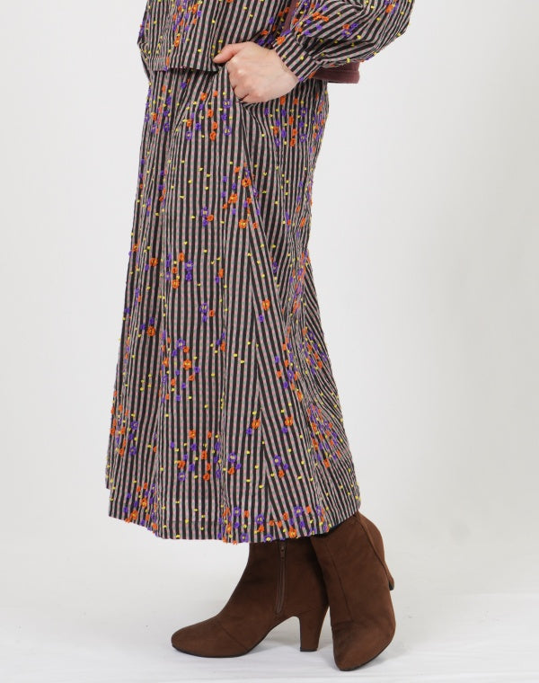 
                  
                    Load image into Gallery viewer, 寄せ植えチェックギャザースカート / BEF01670WA
                  
                