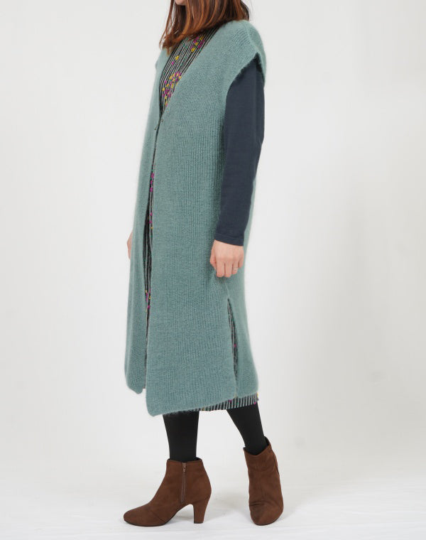 
                  
                    Load image into Gallery viewer, シルクモヘヤ畦ロングベスト / BEF01658WA
                  
                