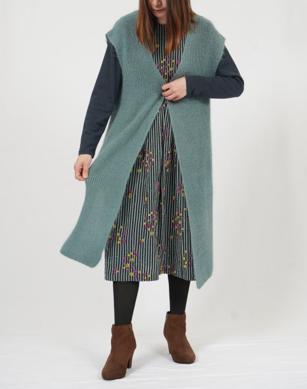 
                  
                    Load image into Gallery viewer, シルクモヘヤ畦ロングベスト / BEF01658WA
                  
                