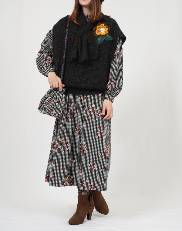 
                  
                    Load image into Gallery viewer, シルクモヘヤ畦ベスト / BEF01657WA
                  
                