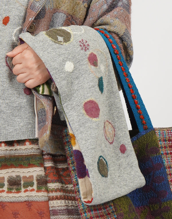 
                  
                    Load image into Gallery viewer, わっかインターシャリバーシブルマフラー / BEF01631WA
                  
                