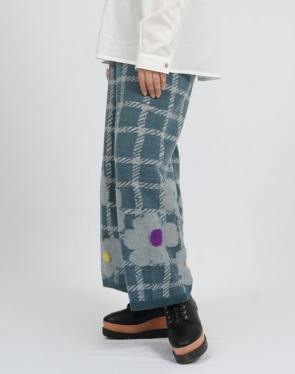 
                  
                    Load image into Gallery viewer, チェックフラワー圧縮ニットパンツ / BEA01424WA
                  
                