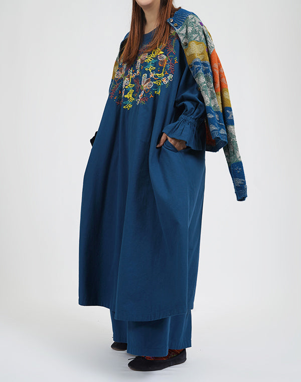 
                  
                    Load image into Gallery viewer, 起毛コットン花刺繍ワンピース / BEA01500WA
                  
                