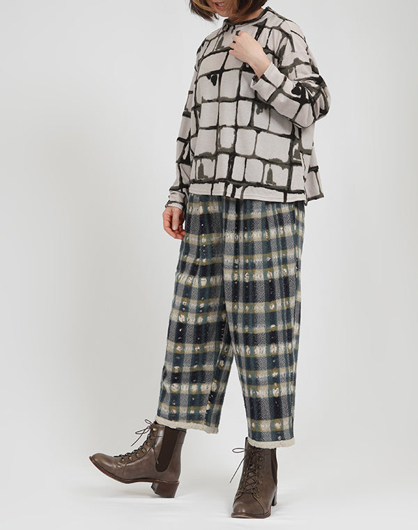 
                  
                    Load image into Gallery viewer, 穴あきチェック柄リバーシブルパンツ / BEA07450WA
                  
                