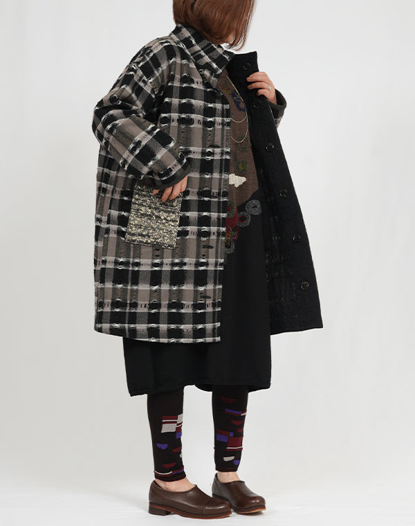 
                  
                    Load image into Gallery viewer, 穴あきチェック柄ニット付きリバーシブルコート / BEA07448WA
                  
                