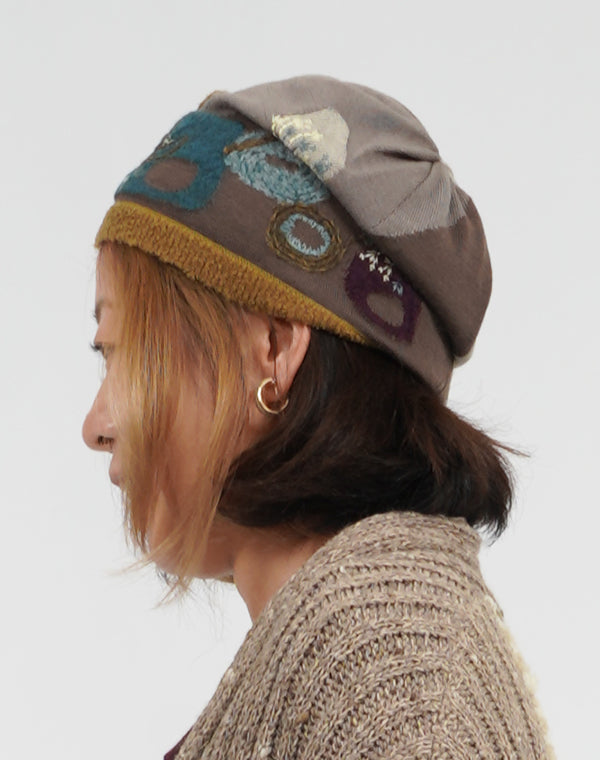 
                  
                    Load image into Gallery viewer, 野花柄刺繍入りニット帽 / BEA07410WA
                  
                