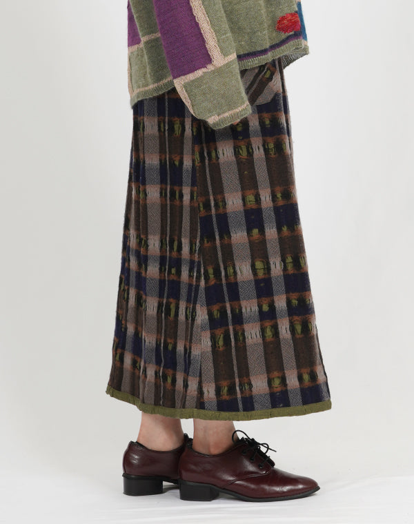 
                  
                    Load image into Gallery viewer, 穴あきチェック柄リバーシブルロングスカート / BEA07449WA
                  
                