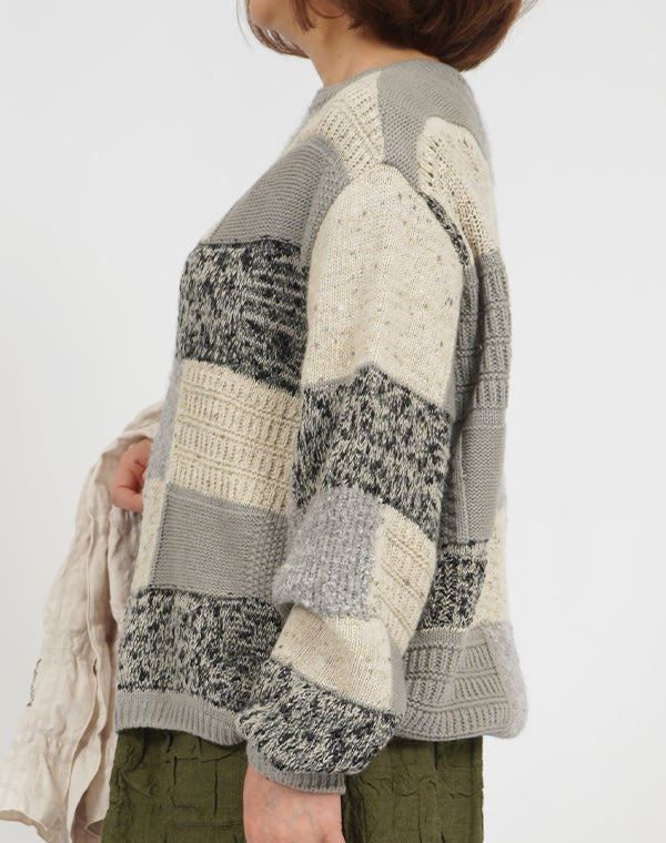 
                  
                    Load image into Gallery viewer, モザイク柄プルオーバー / BEA07421WA
                  
                