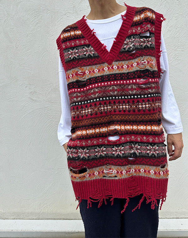 
                  
                    Load image into Gallery viewer, OVERSIZED FAIR-ISLE VEST / 310175242001
                  
                