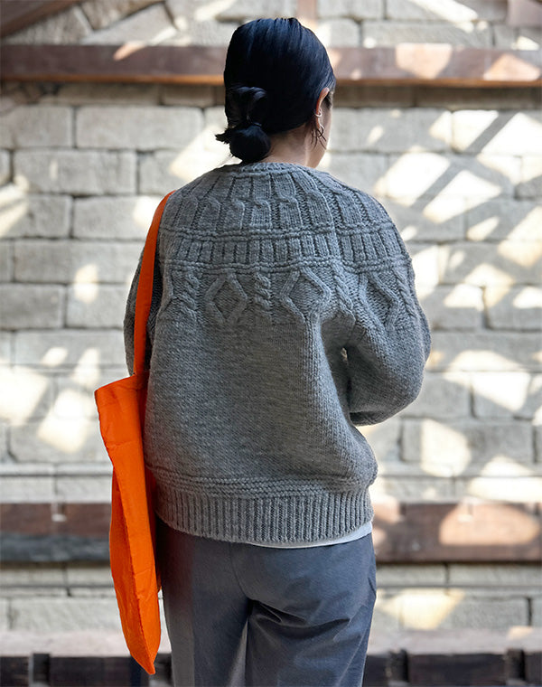 
                  
                    Load image into Gallery viewer, Women SPREAD ALAN CREW NECK / 301335252009
                  
                