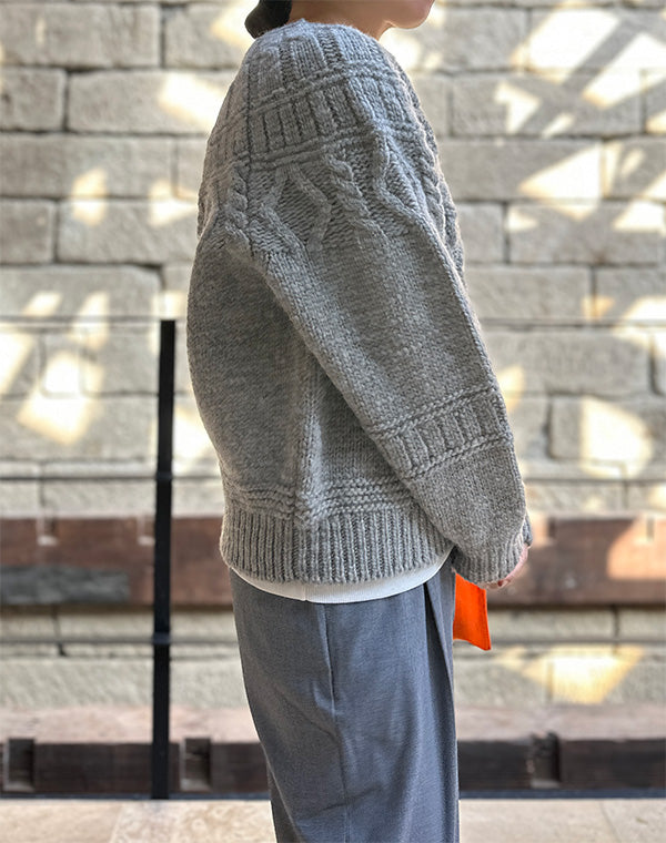 
                  
                    Load image into Gallery viewer, Women SPREAD ALAN CREW NECK / 301335252009
                  
                