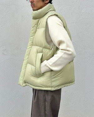 
                  
                    Load image into Gallery viewer, SUPER LIGHT NYLON RIPSTOP DOWN VEST / 309192242001
                  
                