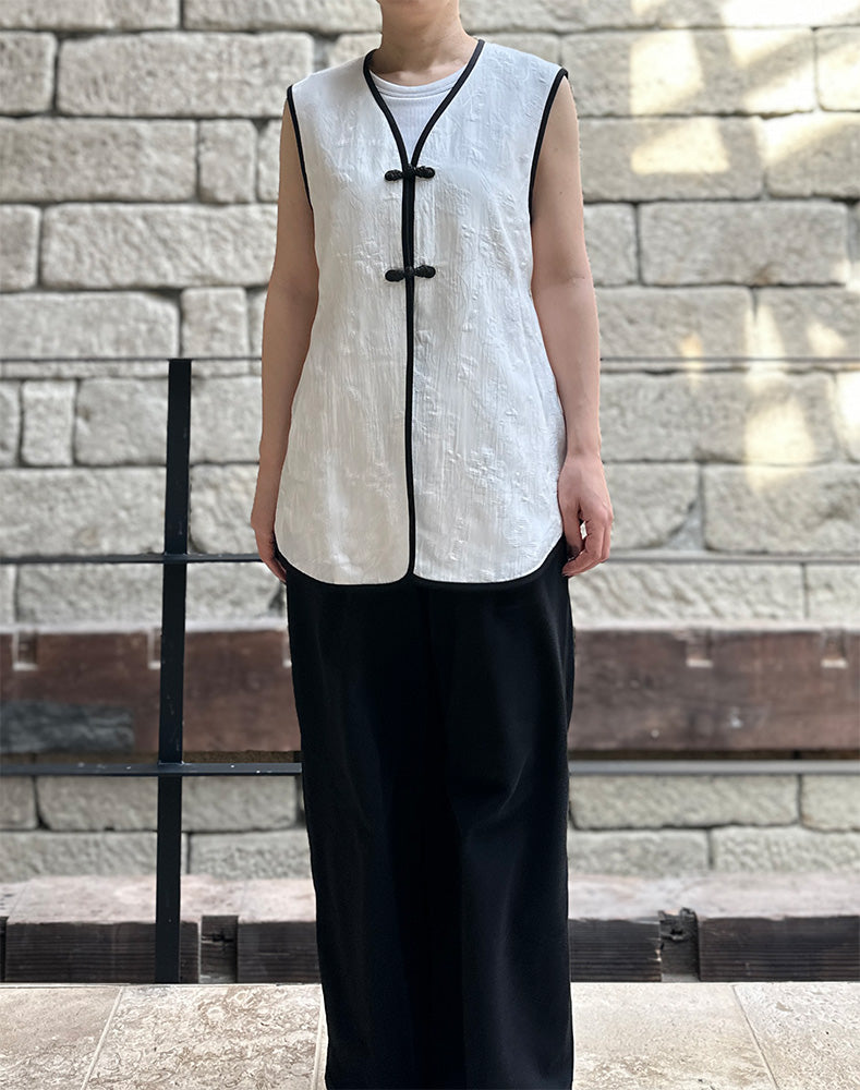 Mame Kurogouchi マメ クロゴウチ｜Raised Jacquard Frog Button Vest