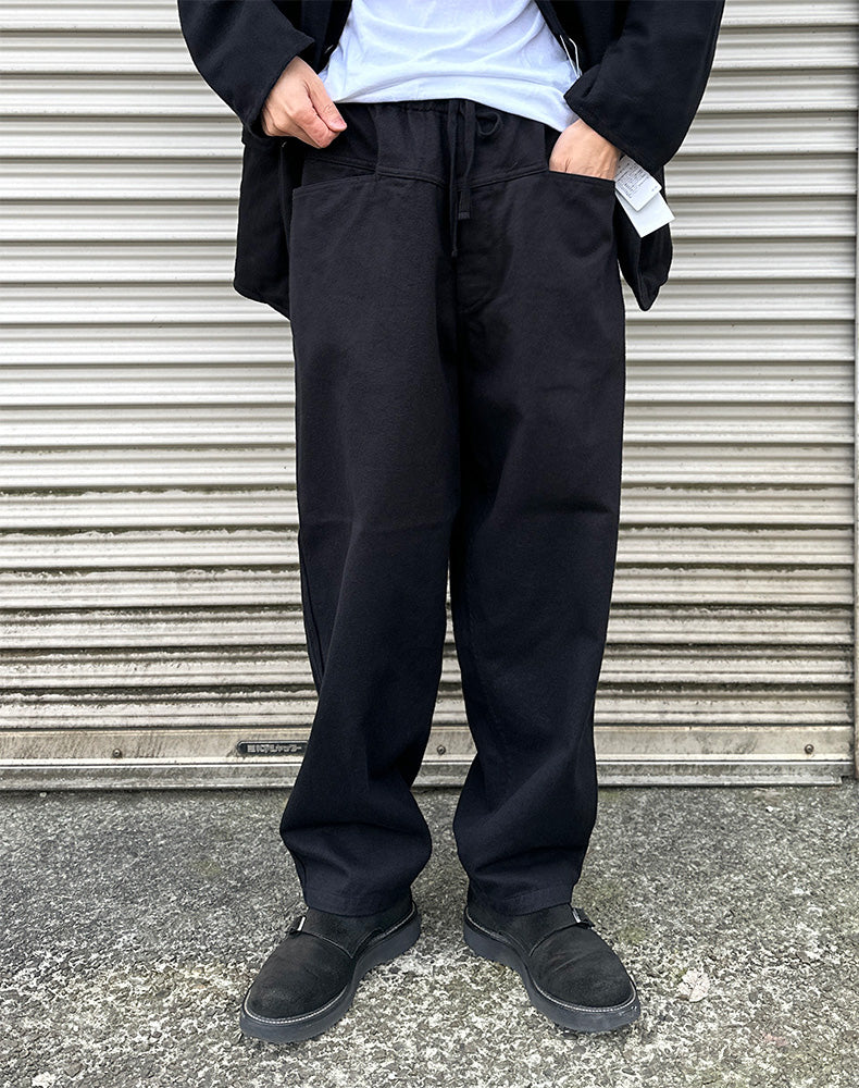 COMOLI コモリ｜ ブラックドリル テーパードパンツ D01-03004｜GEA